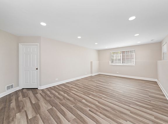 5th image of 658 N Hidden Prairie Ct