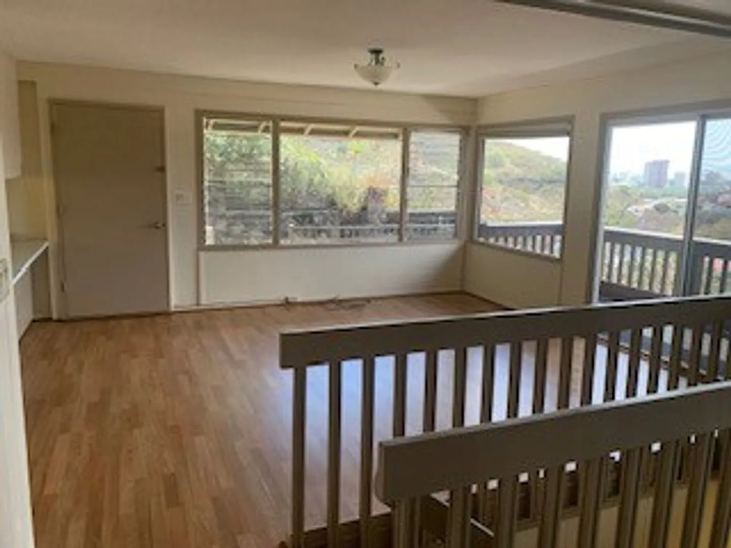 3 bedroom, 2.5 bath House (Salt Lake Area) Available now! — Photo 2