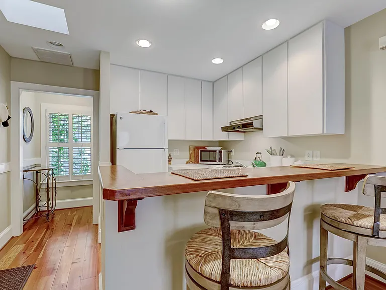 405 E Perry St — Photo 6