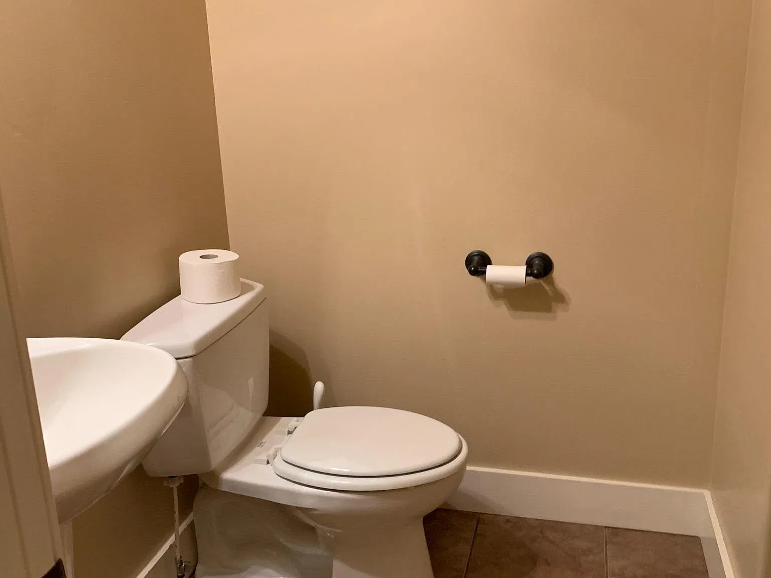 3 bed, 3.5 bath, 2400 sqft, $4,500 — Photo 3