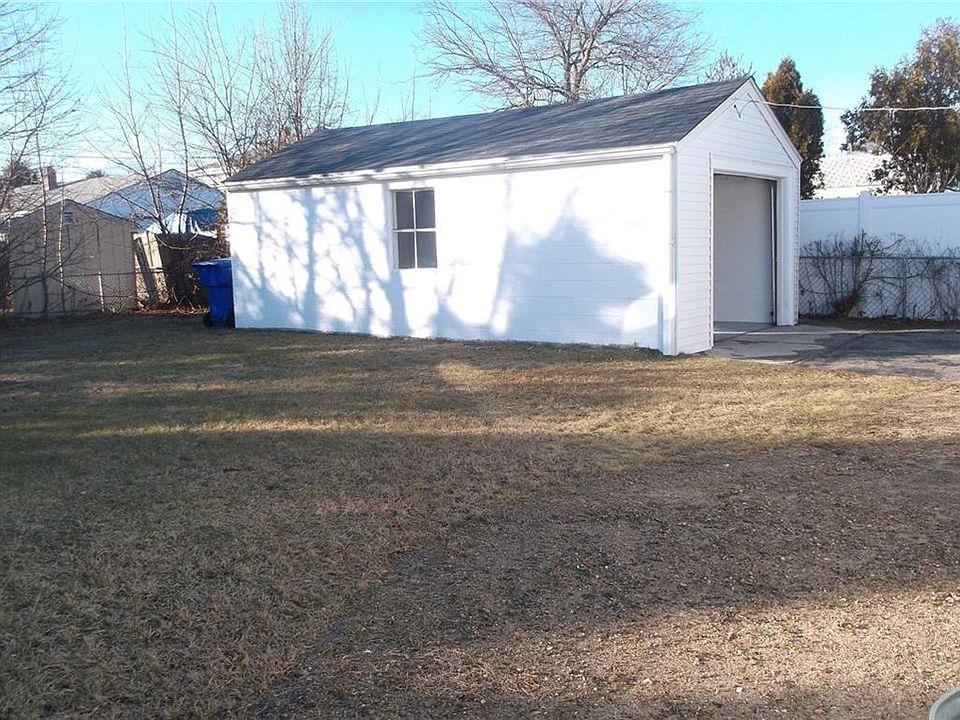 132 Clews St, Pawtucket, RI 02861 Zillow