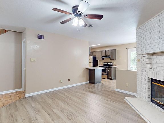 4th image of 926 Bradley Bell Dr
