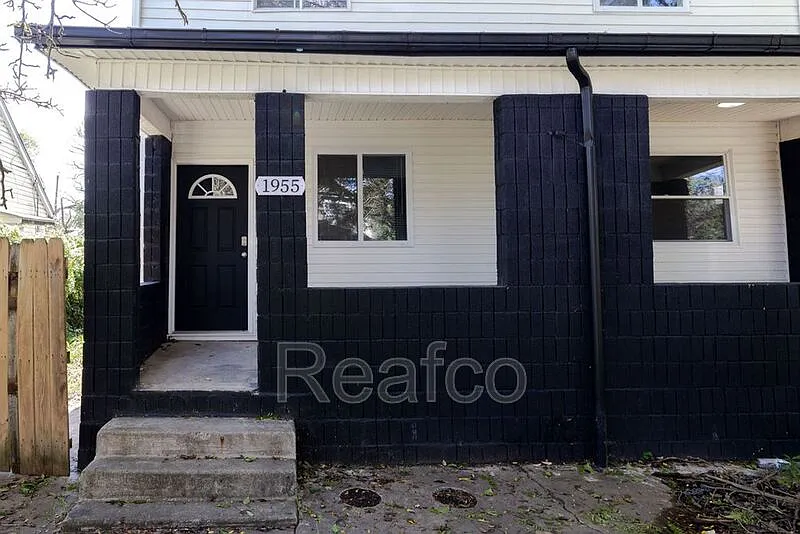 1955 Fairmont Ave photo 1