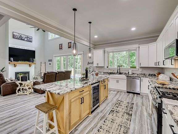 2nd image of 1127 Savannah Ridge Rd