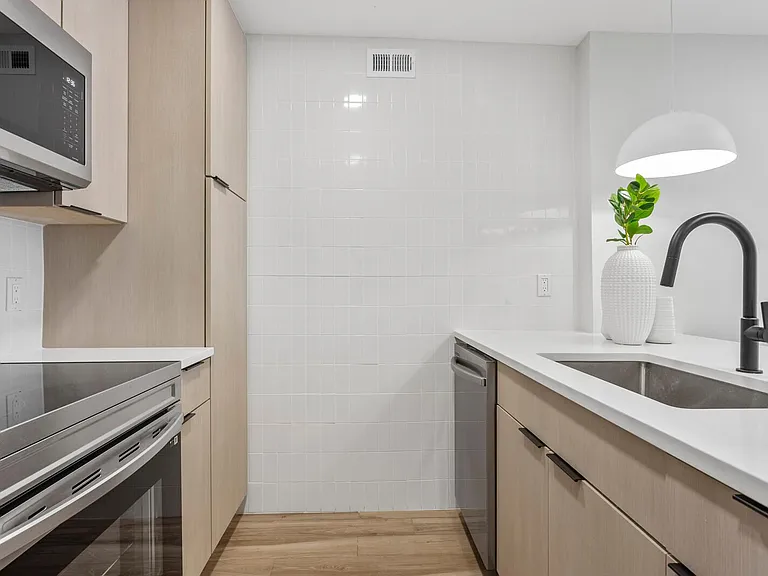 3618 W Lykes Ave #203 — Photo 13
