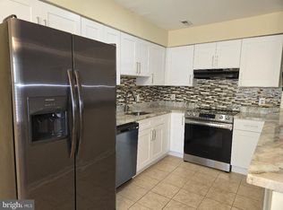 17 Bridgewater Dr, Marlton, NJ 08053