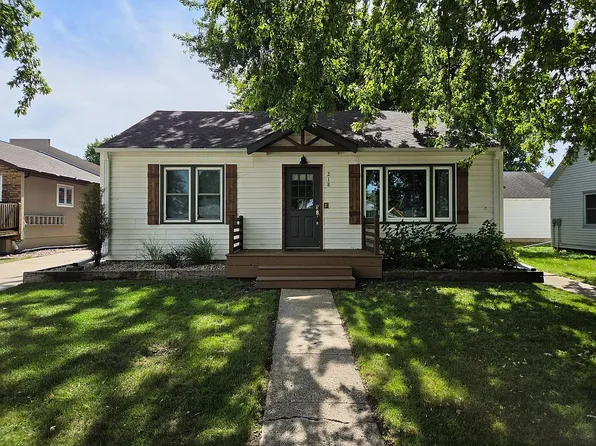 218 4th St NW, Orange City, IA 51041