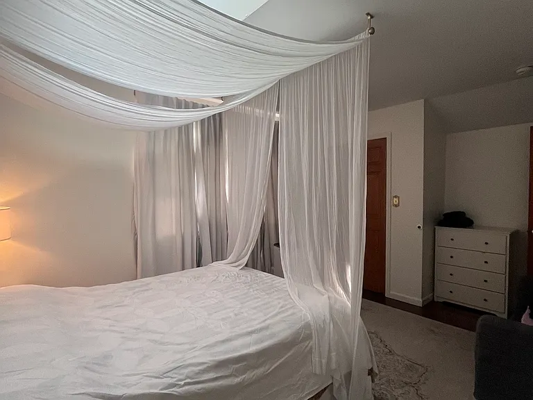 2721-2723 Hering Ave #1 — Photo 4