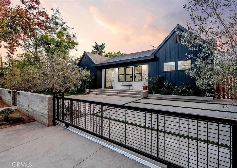 1st image of 13916 La Maida St