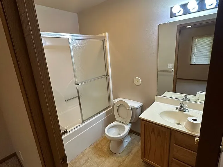 Kruse - 3209-11 Polaris Dr. — Photo 10