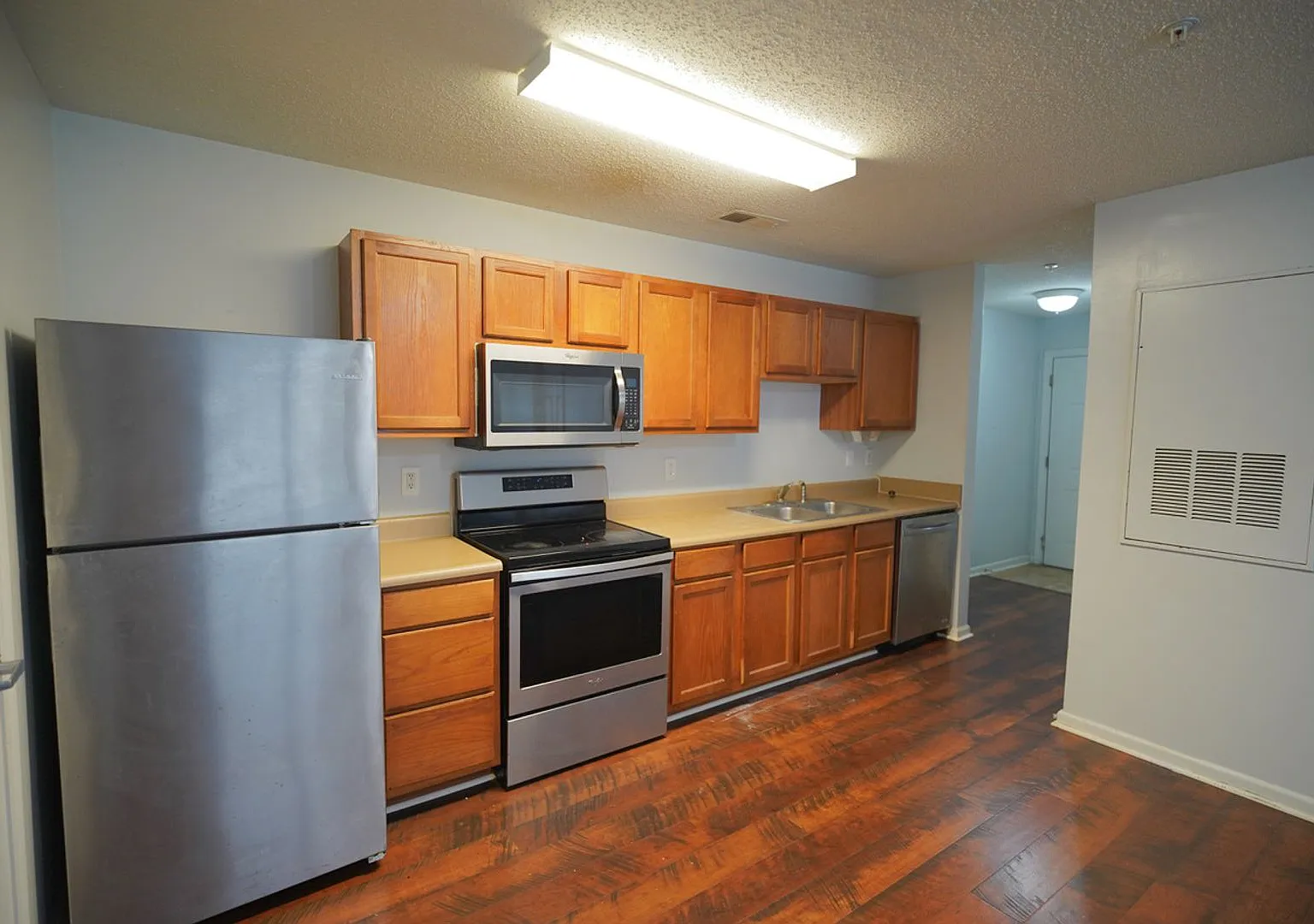 3 Bed / 3 Bath Condo in Gated Community! — Photo 1