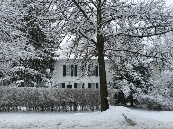 35 Maple St, Chagrin Falls, OH 44022