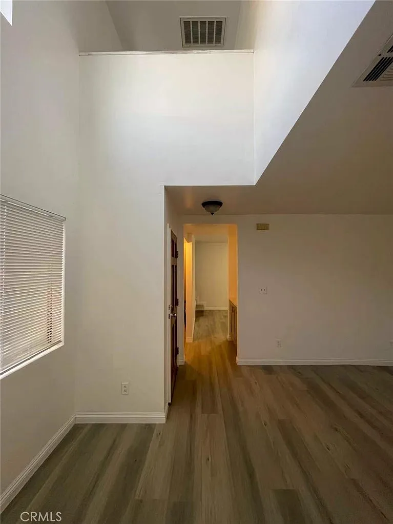 3 bed, 2.5 bath, 1350 sqft, $3,200 — Photo 2