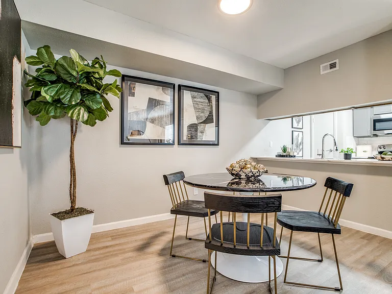 The Sutton Apartments — Photo 7