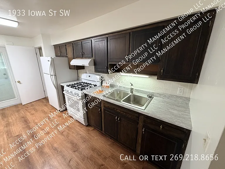 1933 Iowa St SW — Photo 5