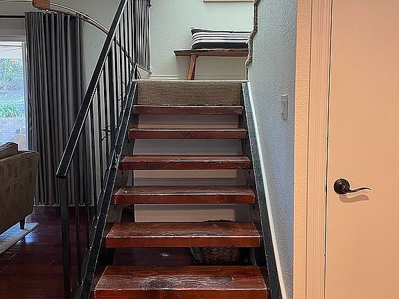 3rd image of 25729 Mariposa St
