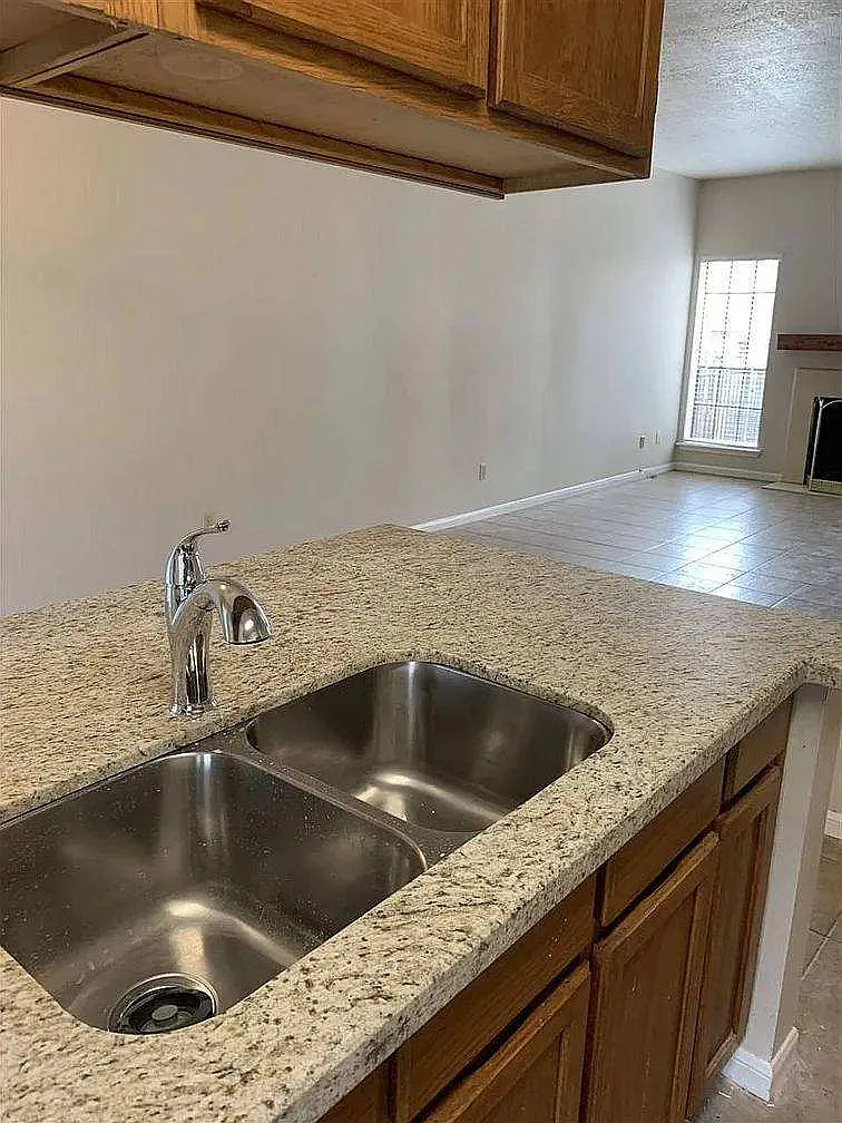1620 Wellington Pl — Photo 4