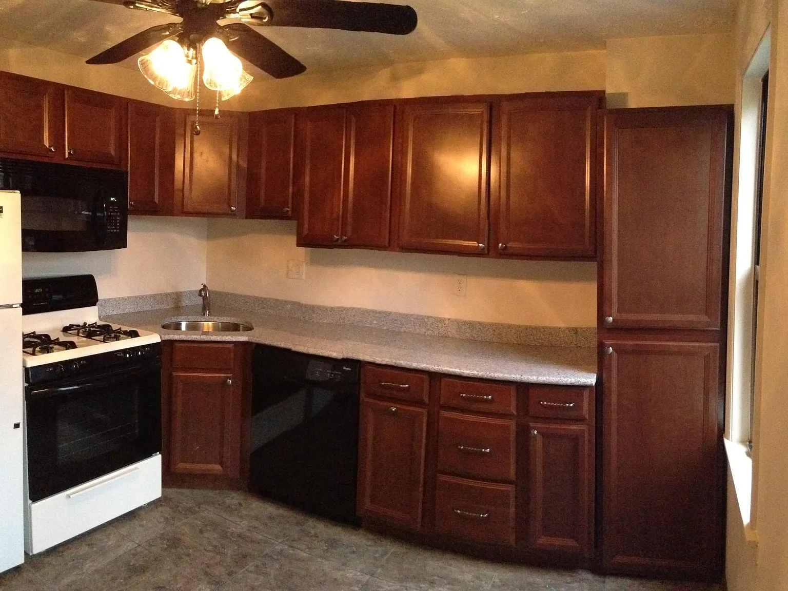 1 bed, 720 sqft, $925 — Photo 1