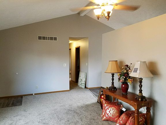 5th image of 421 Oatfield Ln