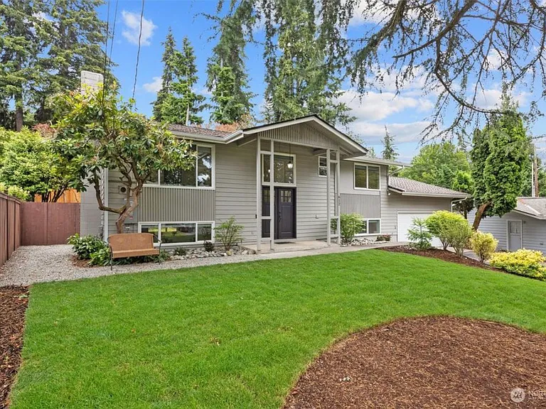 612 153rd Ave NE — Photo 3
