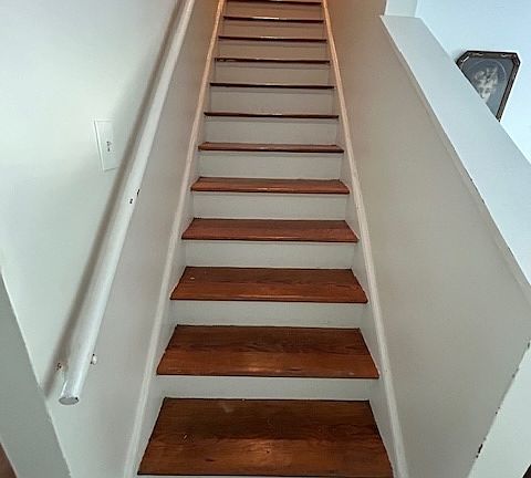 staircase leading to bath and 2 bedrooms