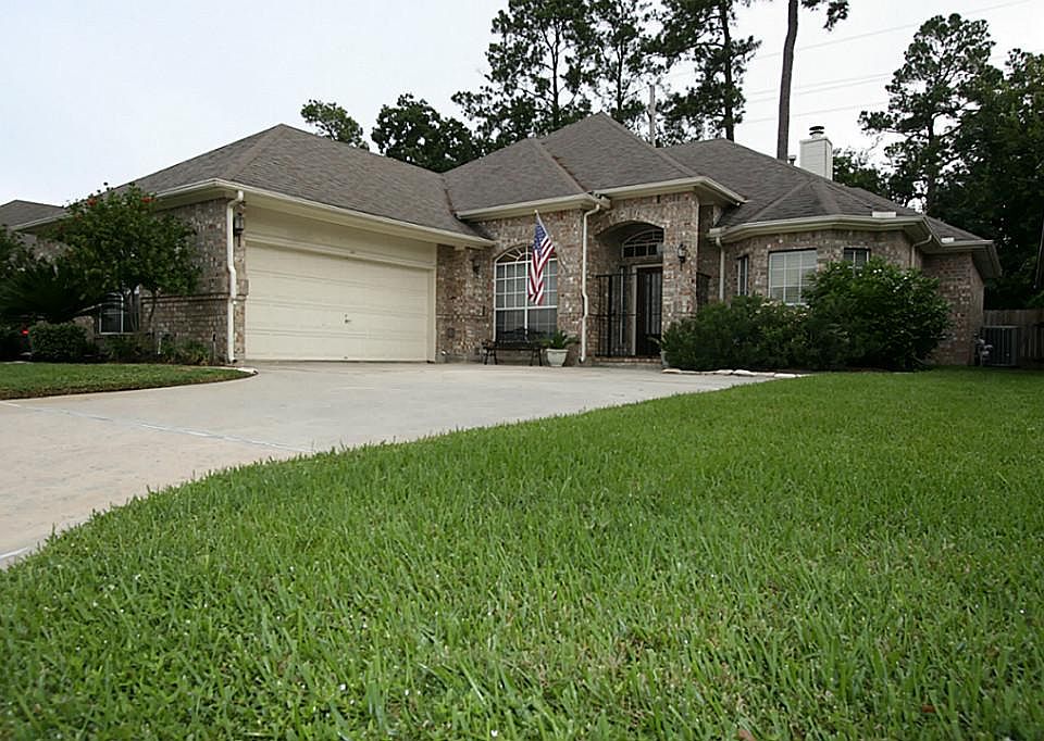 Welcome home! this beautiful home is located on a culdesac street in the hidden gem of Cypresswood Place.