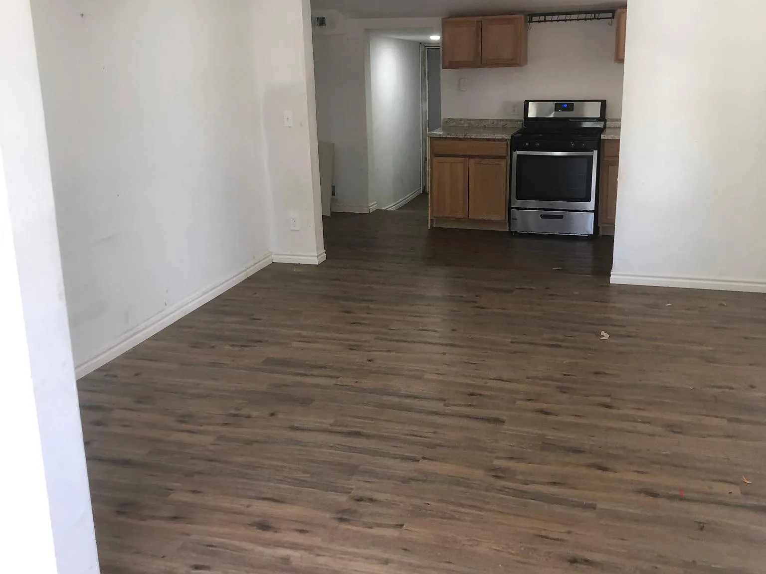 1218 E Bryan Ave — Photo 3
