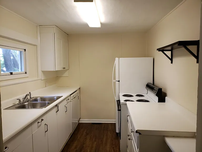 1354 High St — Photo 3