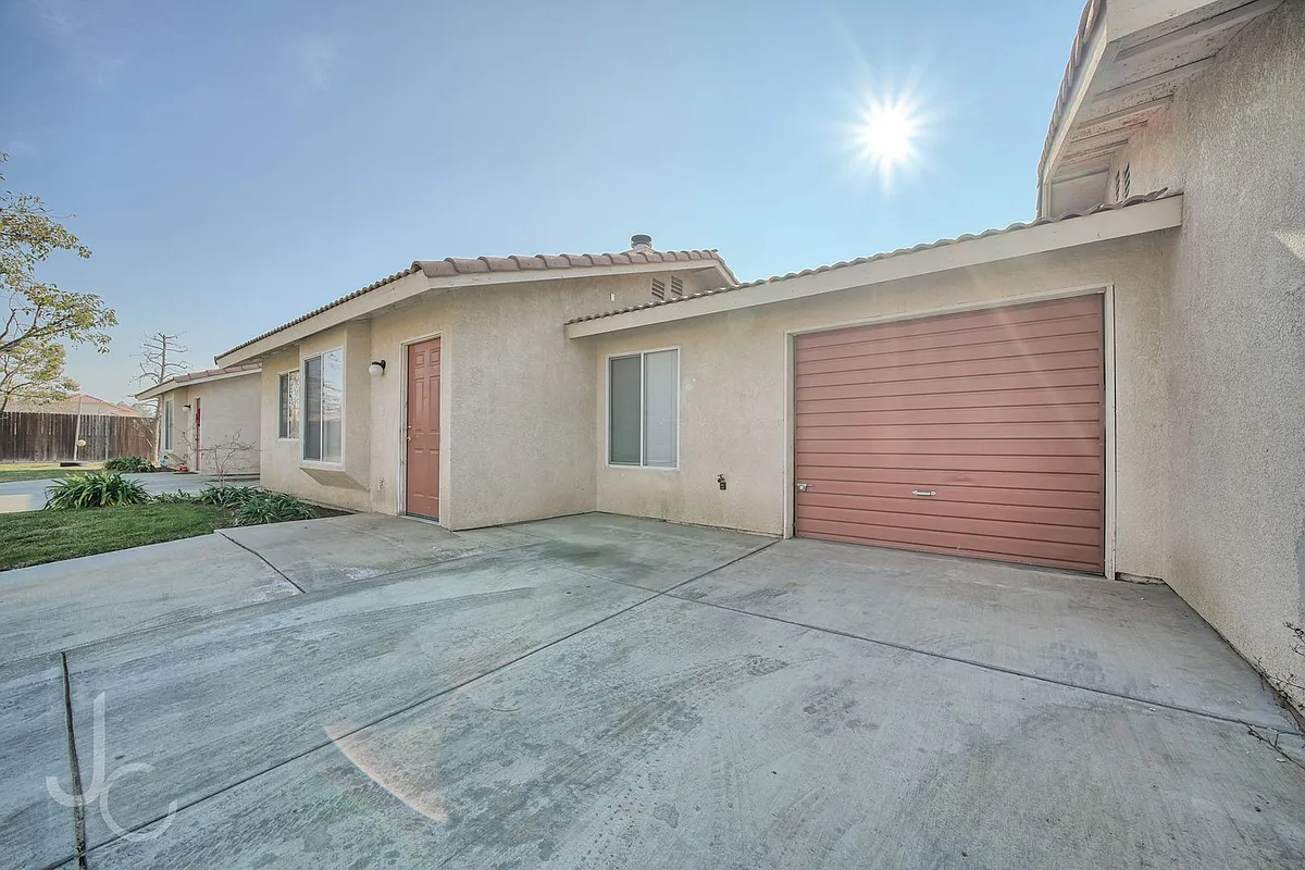 Building Photo - 8119 Whitewater Dr