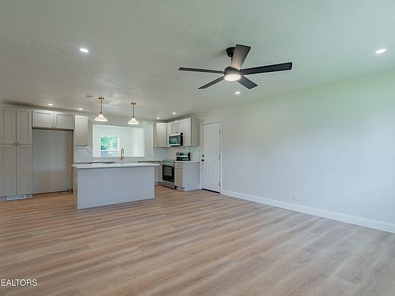 4th image of 8524 Baron Dr