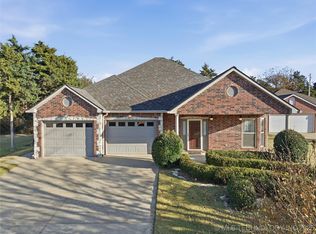 4225 Greentree Way #17-A, Sand Springs, OK 74063