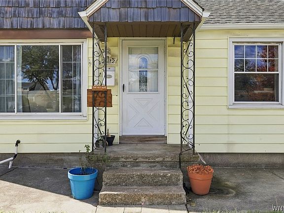 4th image of 2422 Eggert Rd