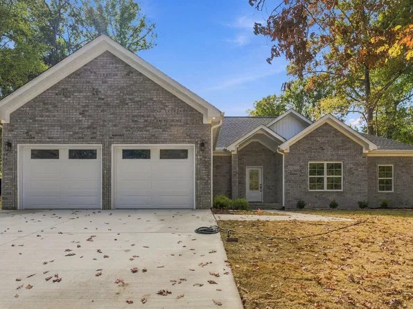 225 Colonial Dr, Florence, AL 35633
