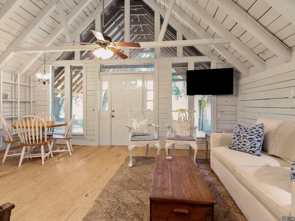 8270 Carver Rd, Saint Francisville, LA 70775