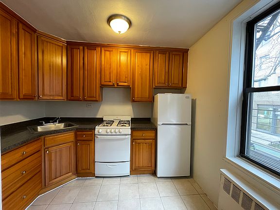 3rd image of 27 E 13th St APT 2K