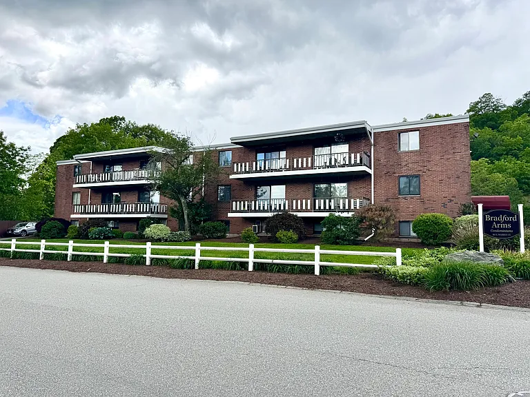 80 N Warren St #20 — Photo 34