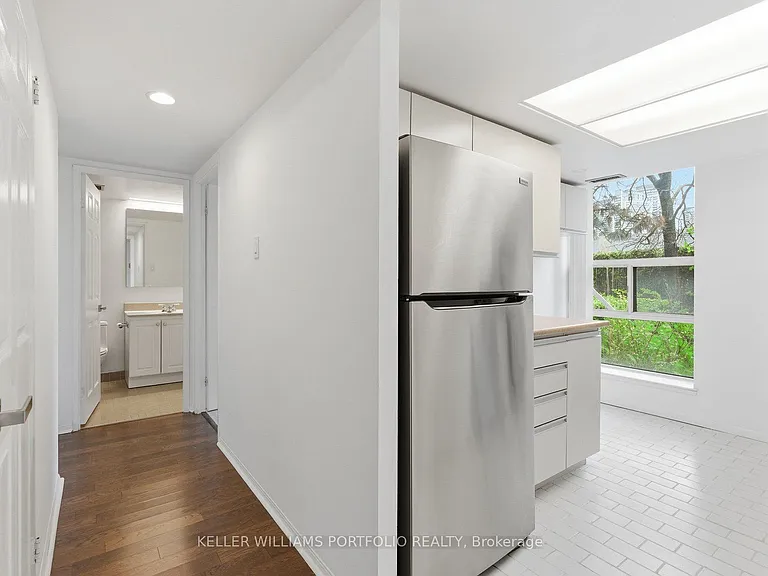 701 King St W #107 — Photo 11