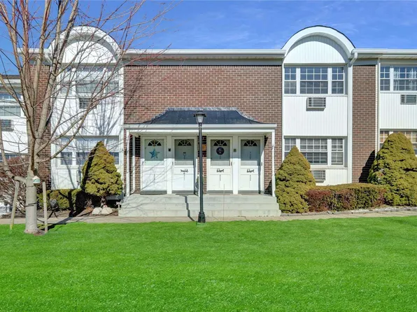 4723 Wilshire Lane #4723, Oakdale, NY 11769