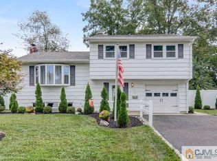 8 Locust Ave, Middlesex, NJ 08846