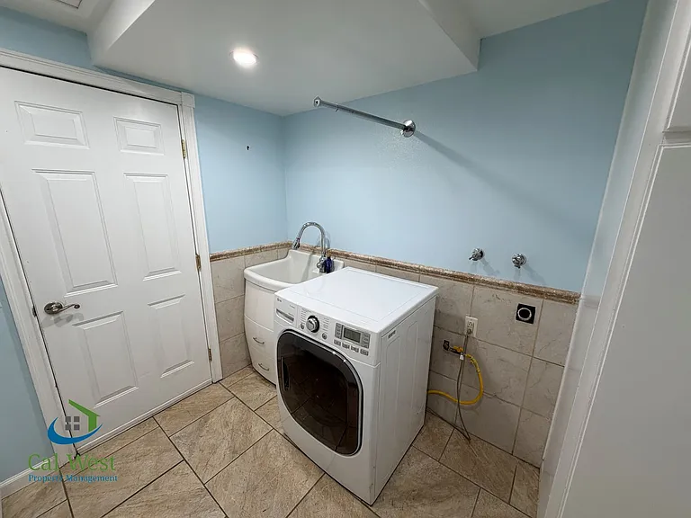 6465 Sussex Pl — Photo 10