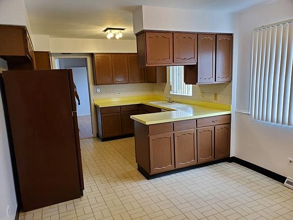 5th image of 8421 McCormick Blvd