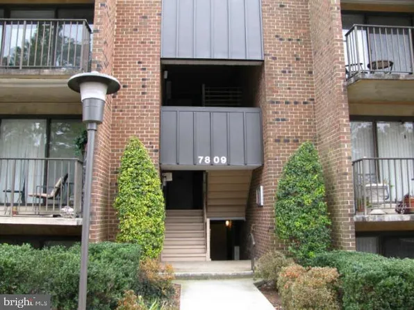 7809 Dassett Ct APT T2, Annandale, VA 22003