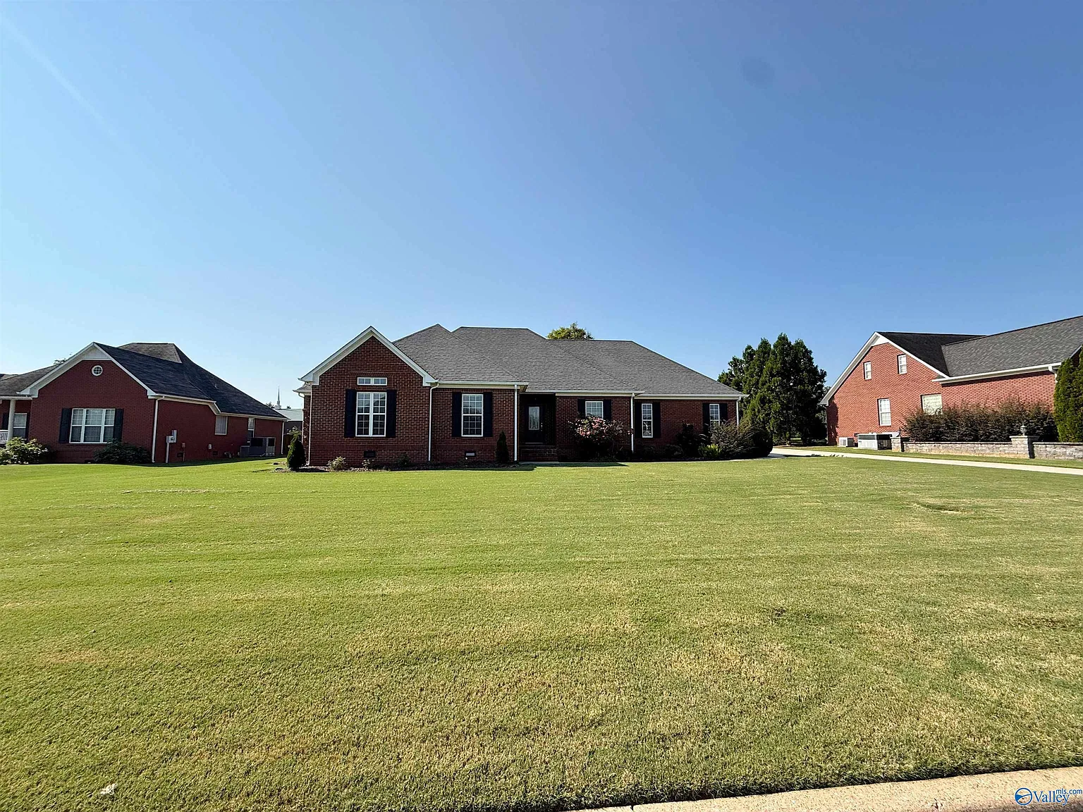 4 bed, 2.5 bath, 2200 sqft, $2,000 — Photo 3