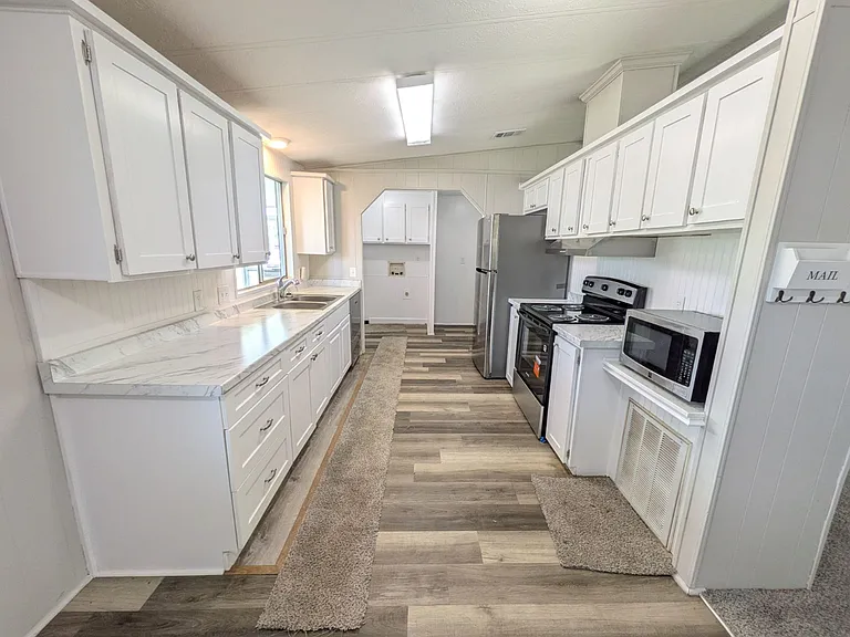 5025 Lunn Rd — Photo 2