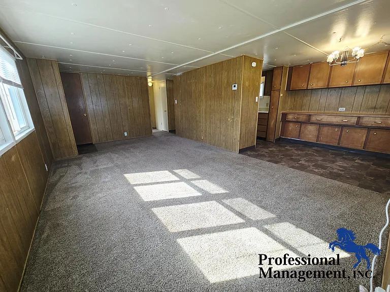 813 Heights Ln — Photo 3