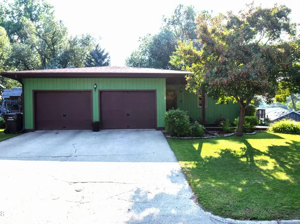 1506 5th Ave NW, Jamestown, ND 58401