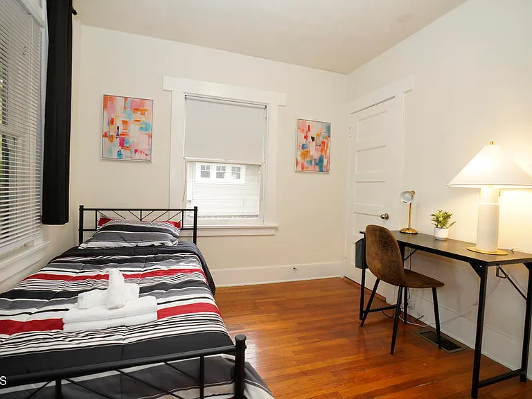 45 N Meridith Ave — Photo 11