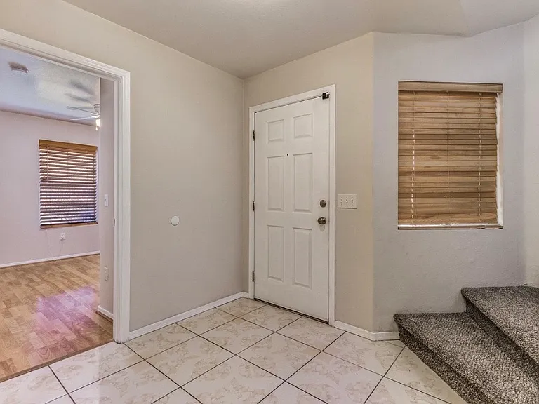 6809 S 39th Ln — Photo 5