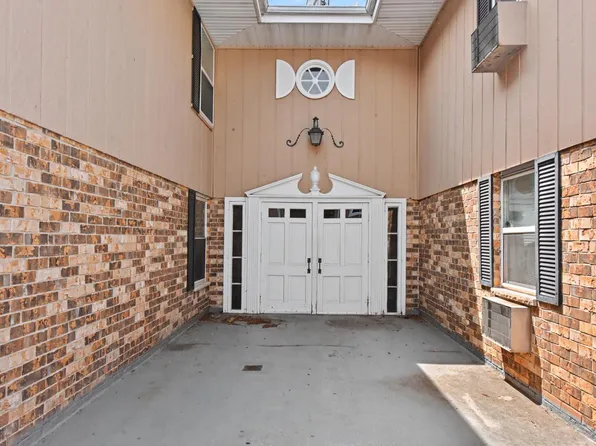 5700 W Wahner AVENUE #101, Brown Deer, WI 53223