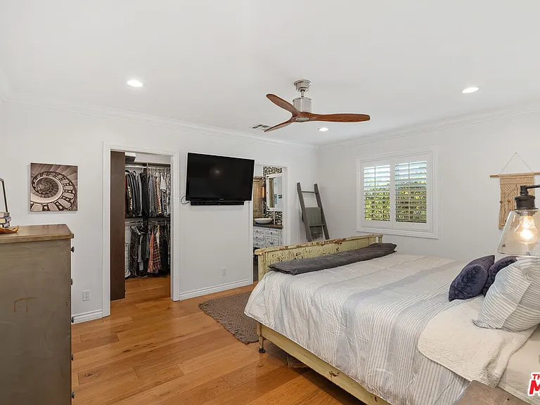4040 Rosabell St — Photo 5